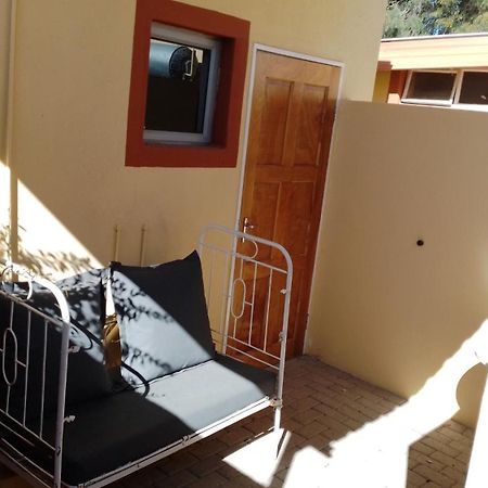 Larochelle Guesthouse Keetmanshoop Quarto foto