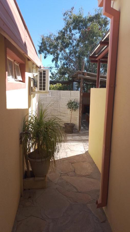 Larochelle Guesthouse Keetmanshoop Exterior foto
