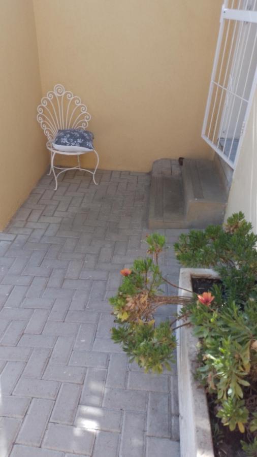Larochelle Guesthouse Keetmanshoop Exterior foto