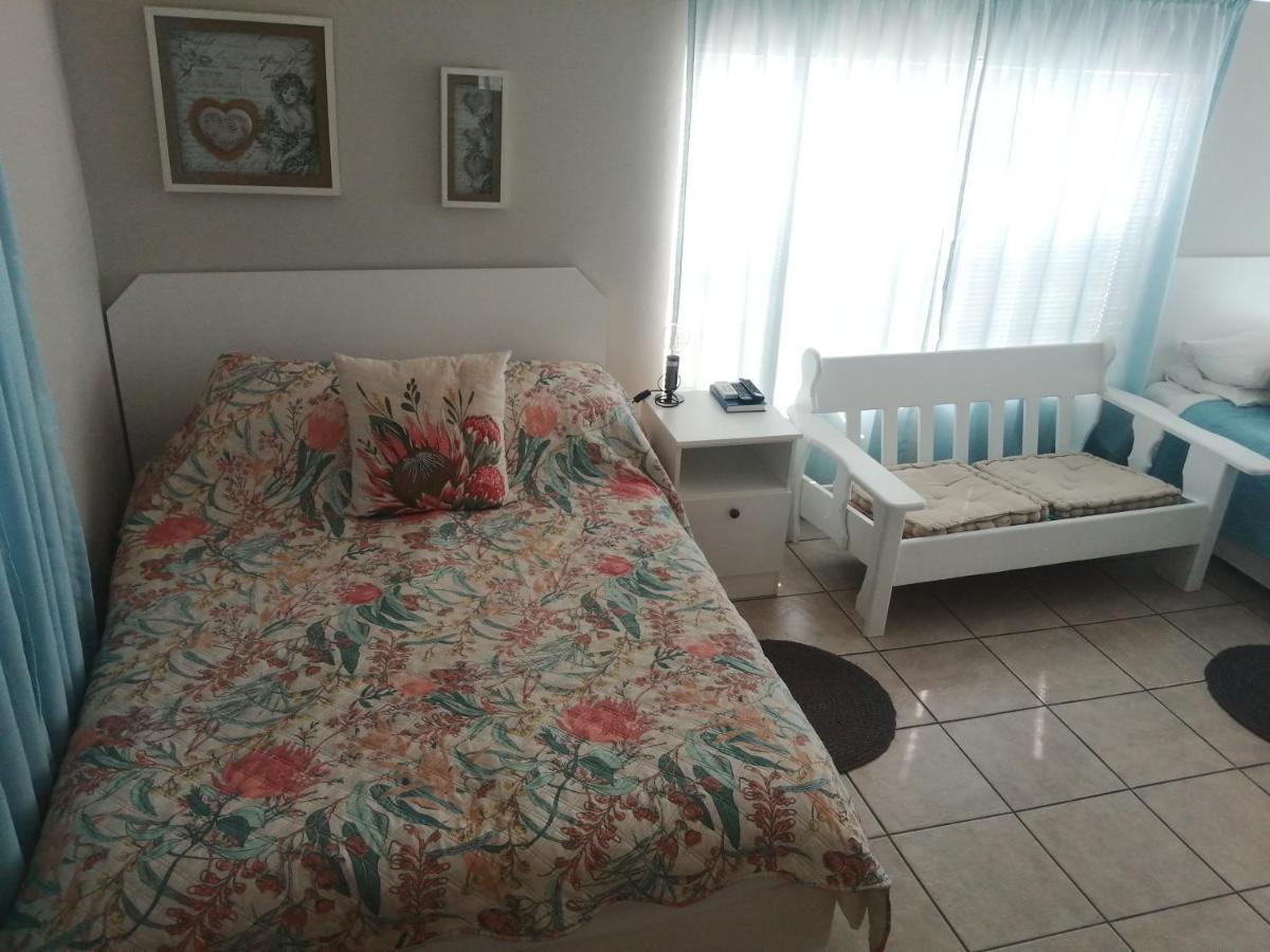 Larochelle Guesthouse Keetmanshoop Quarto foto