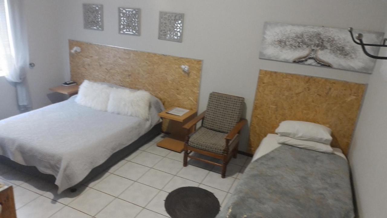 Larochelle Guesthouse Keetmanshoop Quarto foto