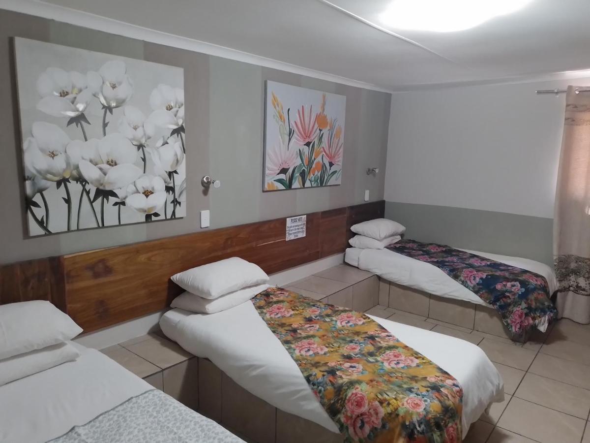 Larochelle Guesthouse Keetmanshoop Quarto foto