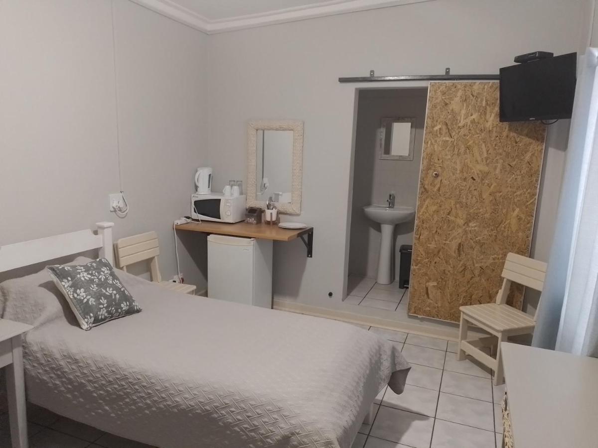 Larochelle Guesthouse Keetmanshoop Exterior foto