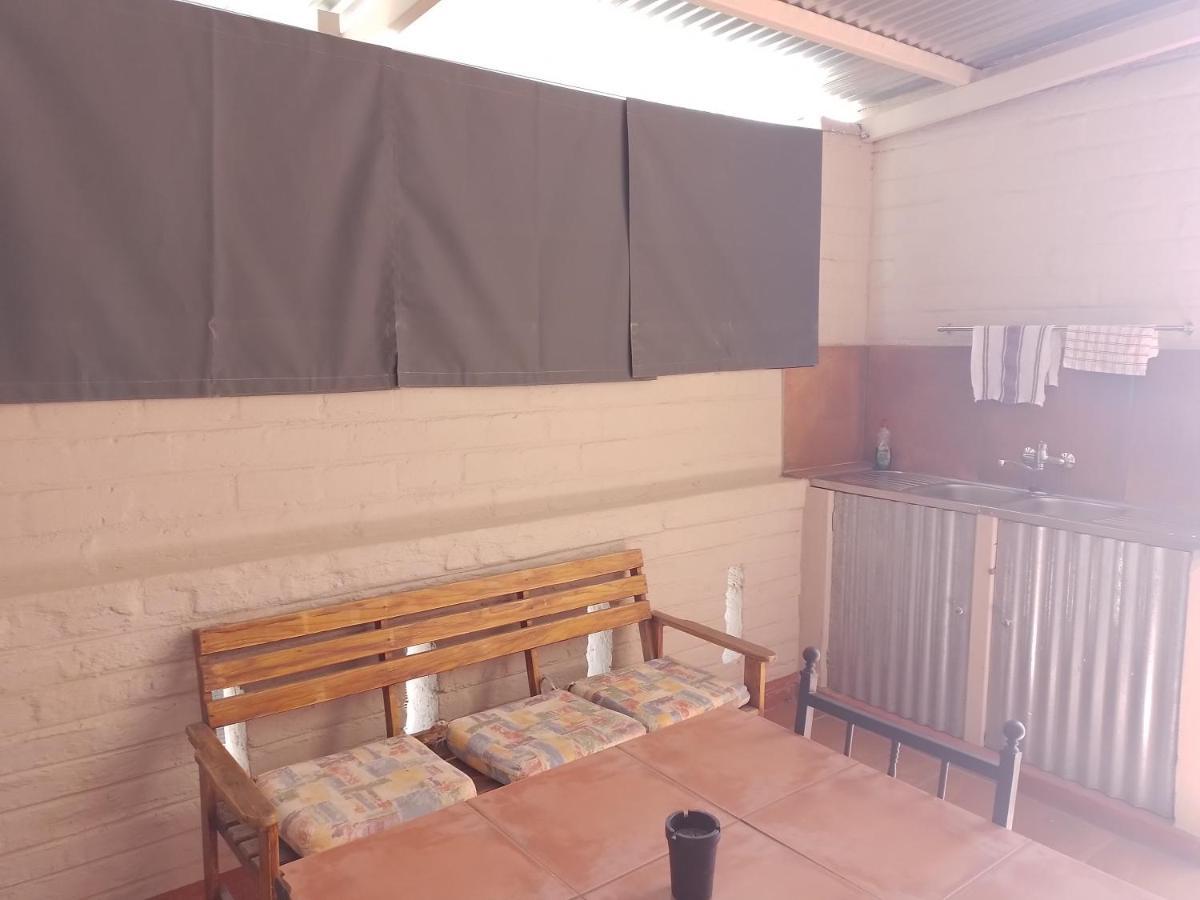 Larochelle Guesthouse Keetmanshoop Exterior foto