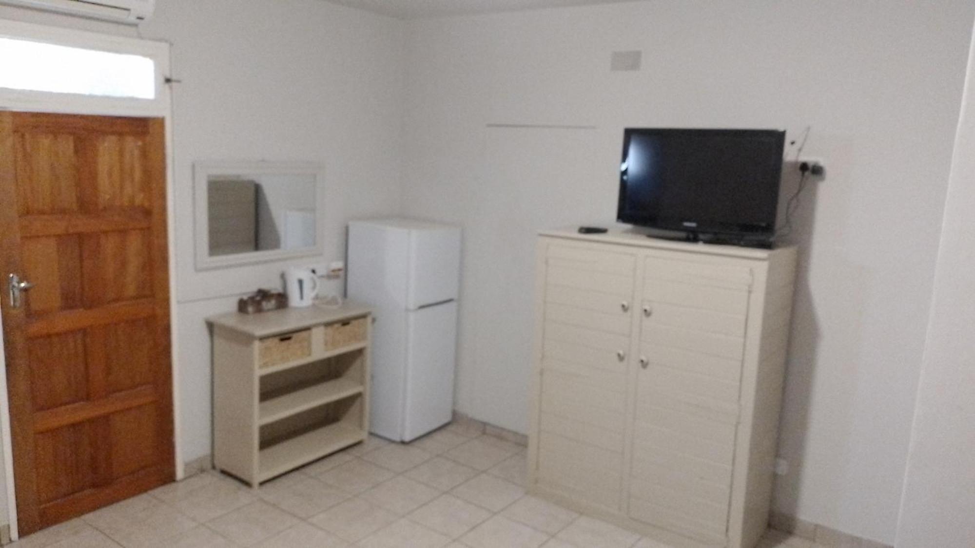 Larochelle Guesthouse Keetmanshoop Quarto foto