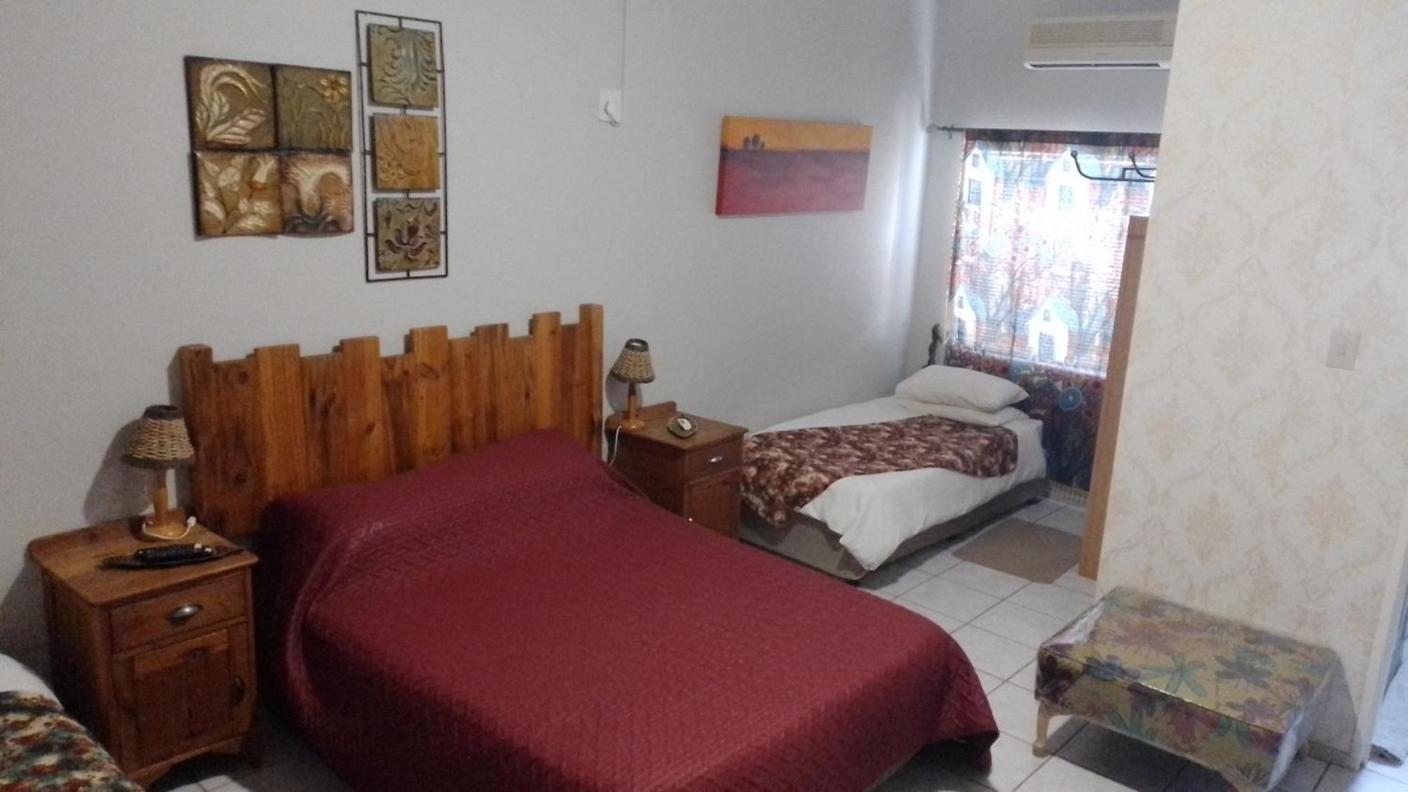 Larochelle Guesthouse Keetmanshoop Quarto foto